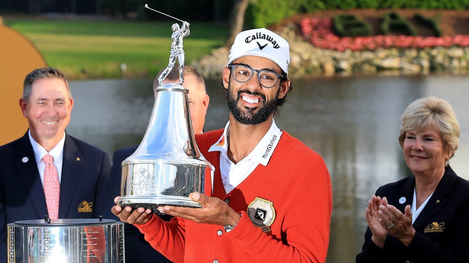Akshay Bhatia holding the Arnold Palmer Invitational trophy.